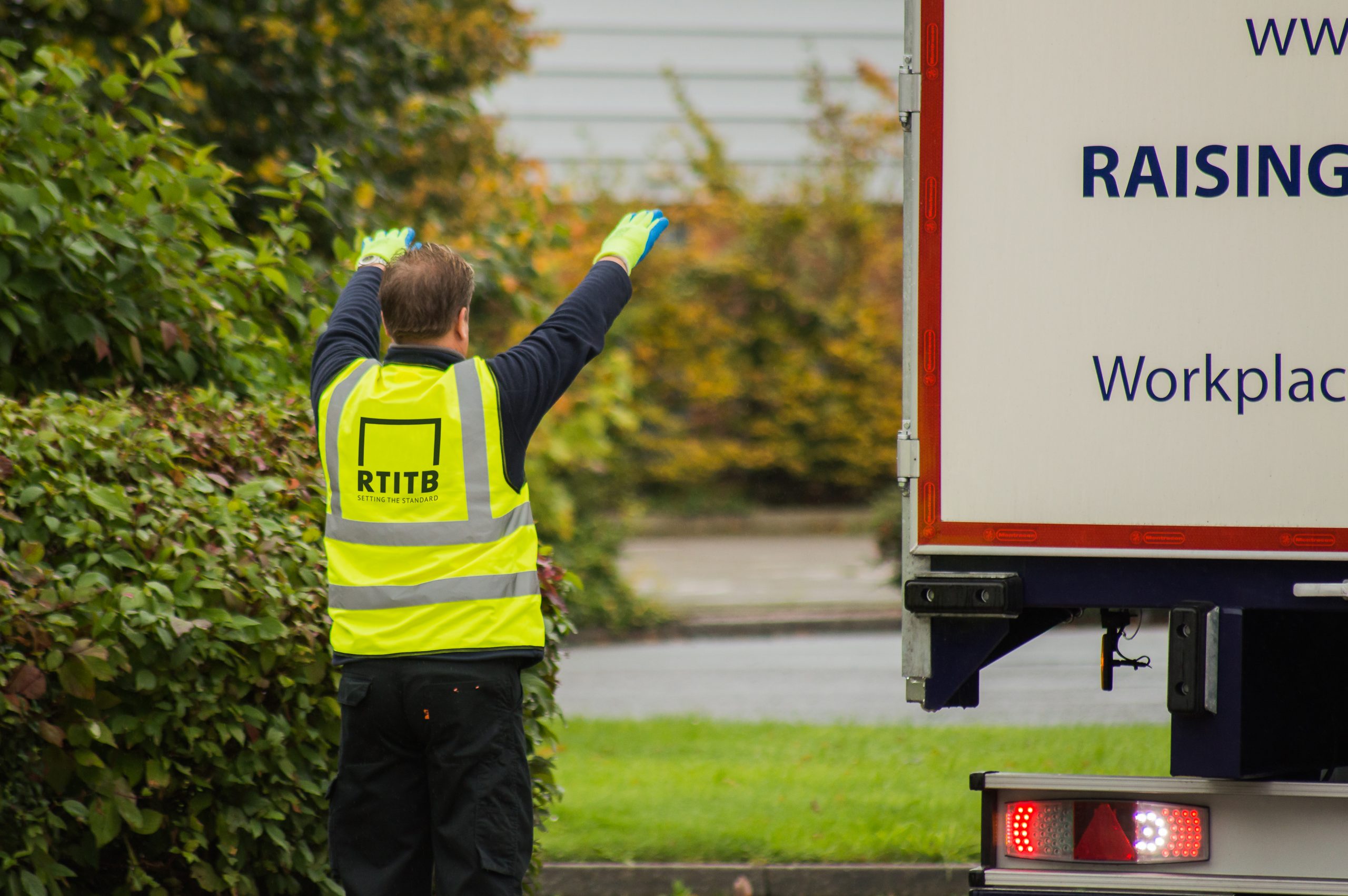What your LGV/HGV Drivers need to know about working with a Banksman