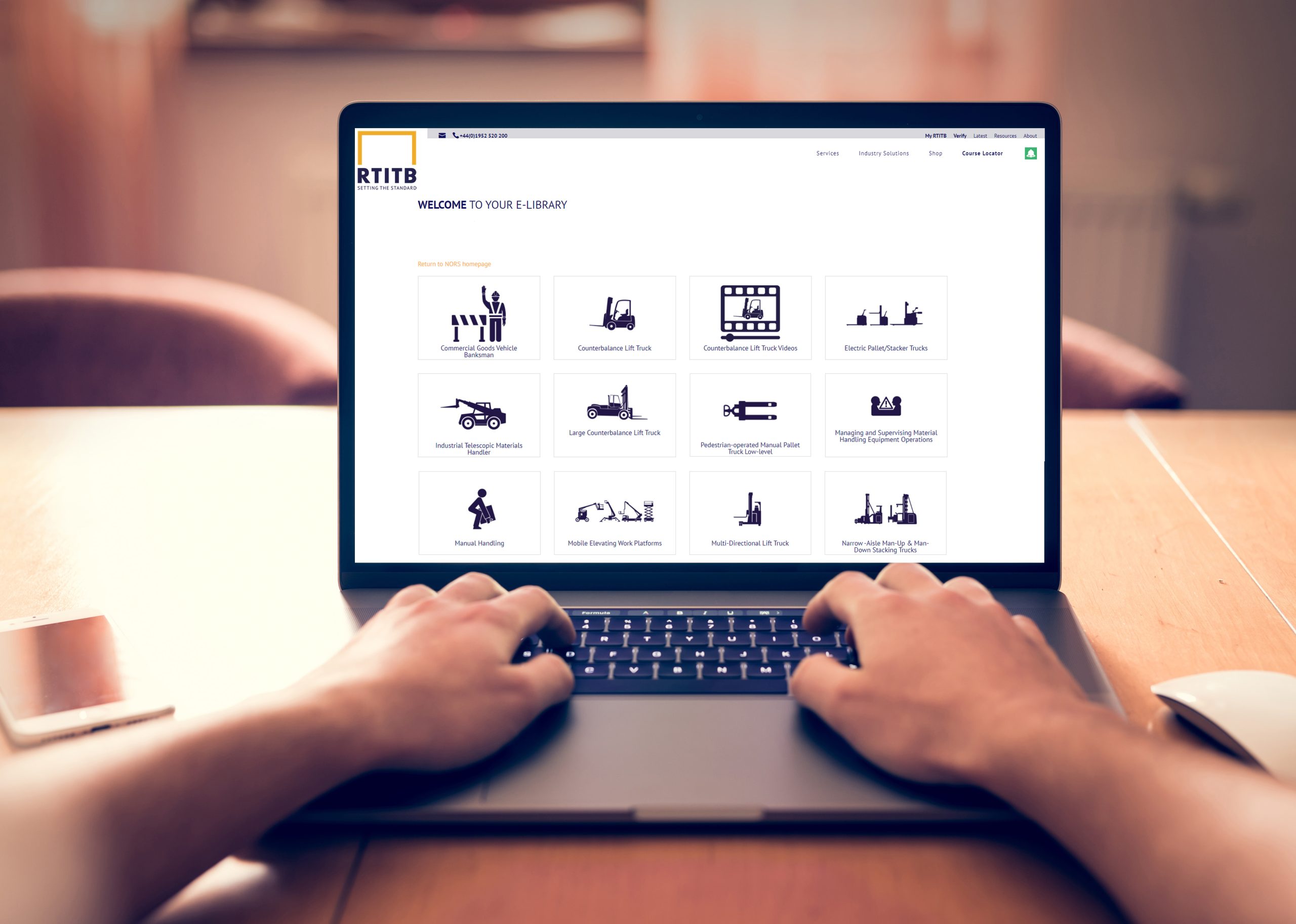Using,Laptop,With,Blank,Screen,-,Pov,-,Point,Of RTITB e Library